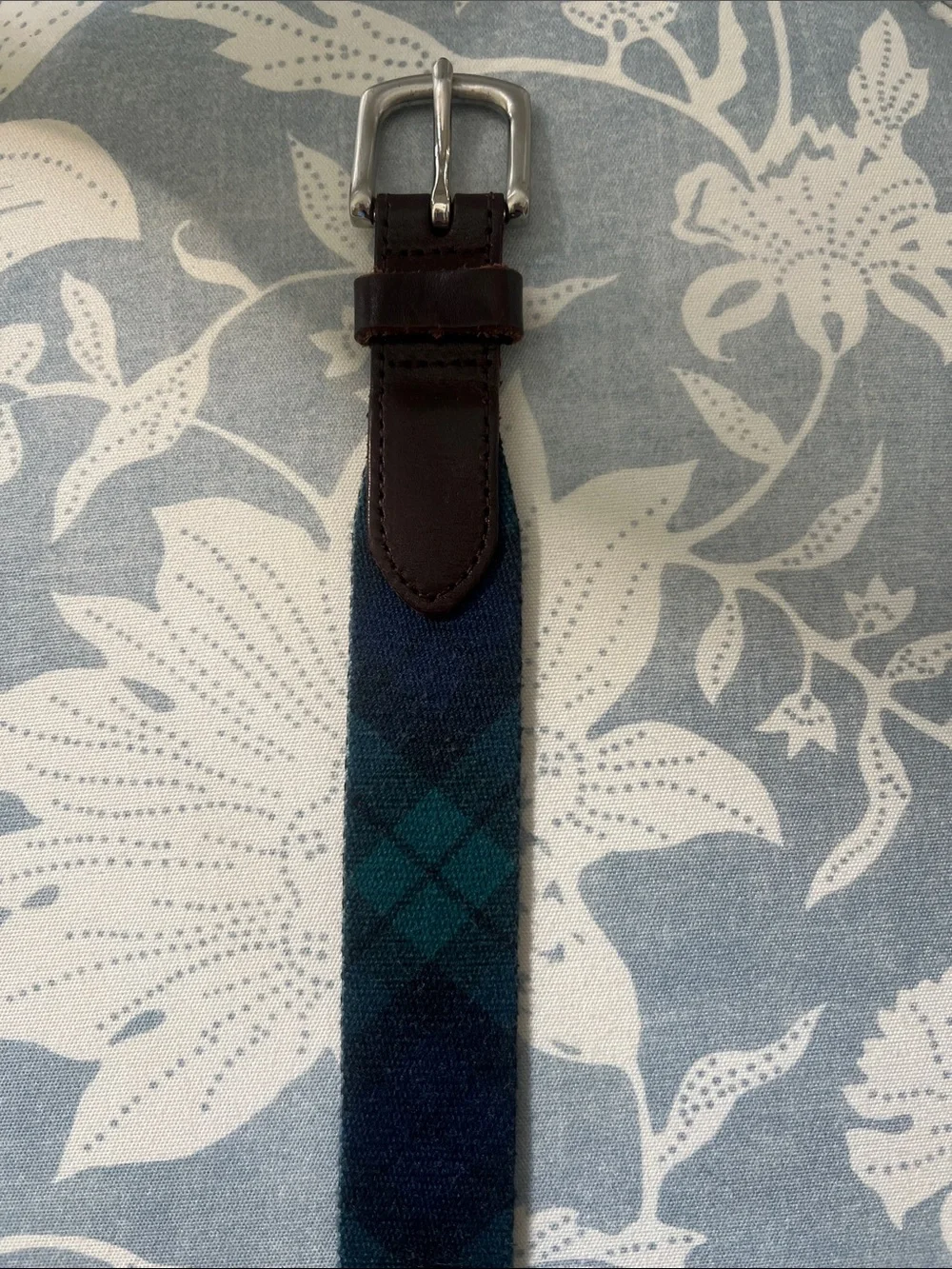 Boys, Vinyard Vines, navy and green plaid belt size 24 brown leather